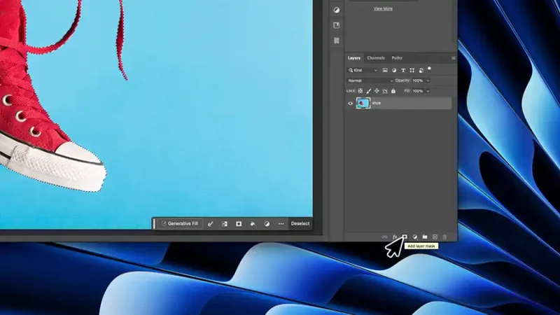 Arrow pointing to icon of dark circle in white square in Photoshop