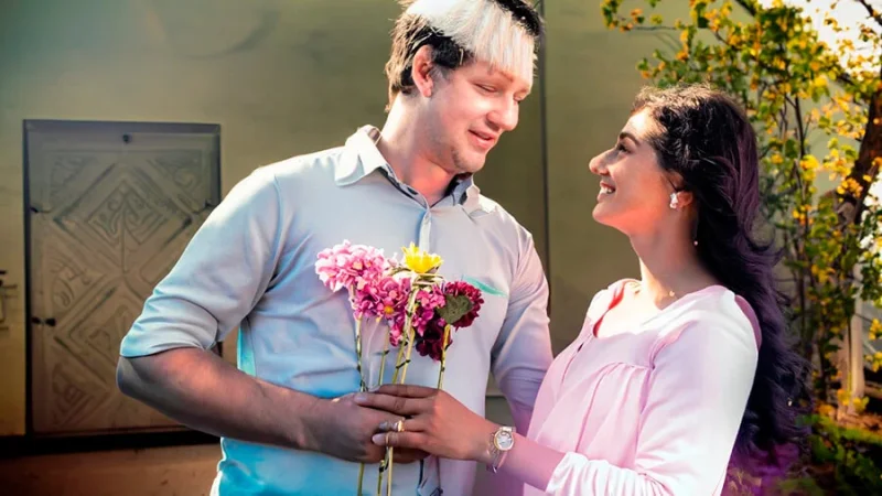 A man brings a woman a bouquet of flowers